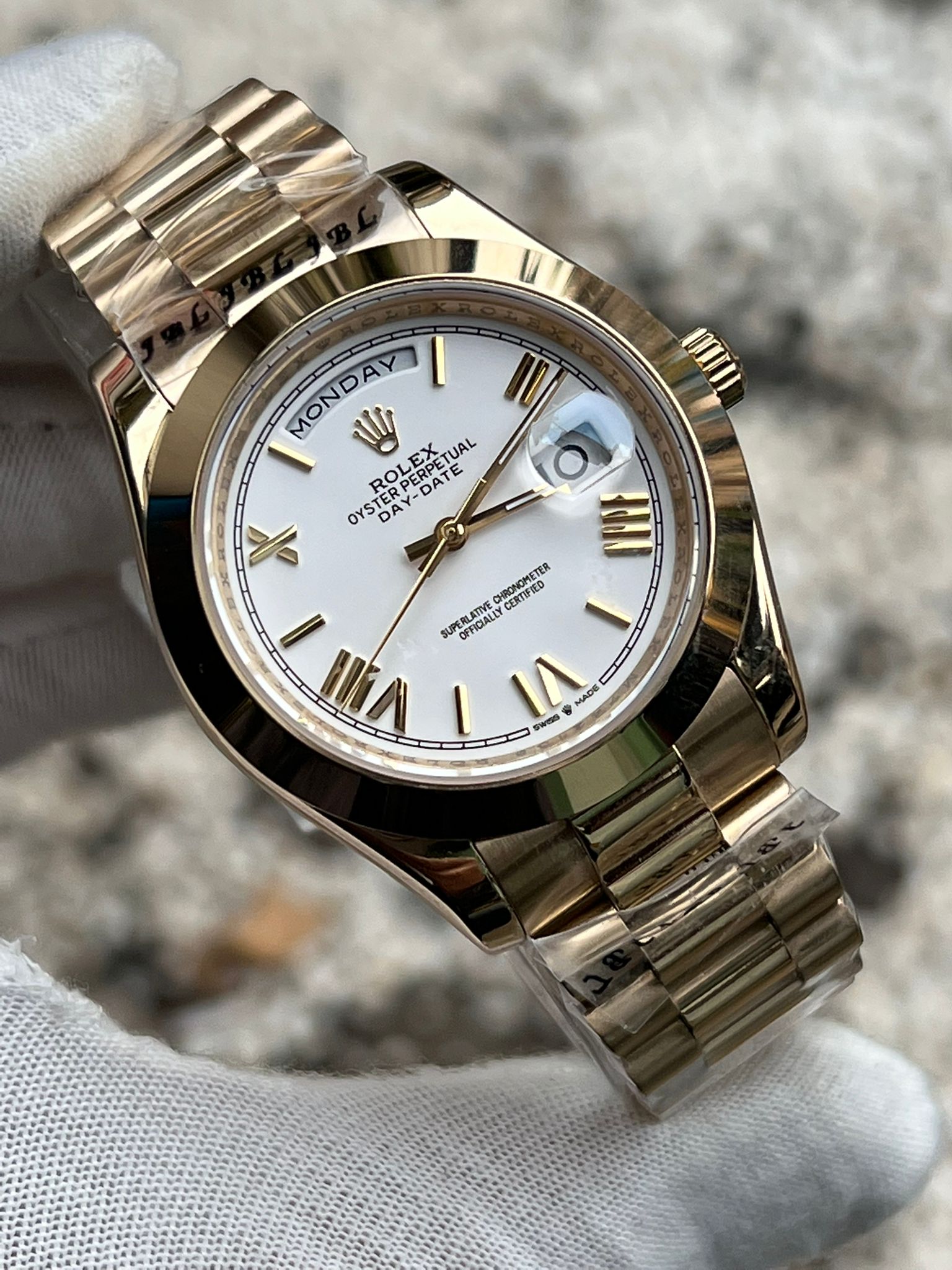MM2512- Rolex Oyster Perpetual Day-Date Diamonds